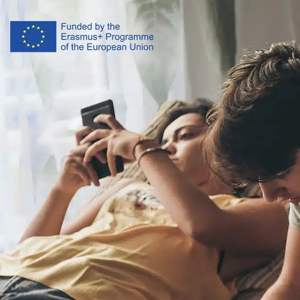 📣 Jornada #ENDING “El abandono escolar y el ámbito digital”. Propuestas y nuevas metodologías. 

📅 14 de junio
🔗 Asistencia presencial y online

🎒 Organizada por @FMAPFRE y @policianacional a través del Plan Director de Participación Ciudadana, en la que abordaremos diferentes perspectivas frente al abandono escolar y analizaremos los posibles factores que se encuentran en la causa de esta problemática. Además, a través de un caso práctico, conoceremos cómo se ha implantado el proyecto #ENDING en los centros escolares. 

Programa:

9.30 – 09.40 – Presentación institucional.

🗣 D. Julio Domingo Souto. Director General de @FMAPFRE.
🗣 D. Francisco Pardo Piqueras. Director General de @policianacional.

9.45 – 10.45 – Mesa 1. Políticas actuales frente al abandono escolar.

🗣 D. Jesús Rodríguez Romo. Jefe del Servicio de Formación del Profesorado, Innovación e Internacionalización de la Consejería de Educación de la Junta de Castilla y León #Educacyl. Director General de Innovación y Formación del Profesorado.

🗣 D. Vitor Tomé. Investigador @universidadeautonomadelisboa. 

🗣 Dª. Bettina Schätzl. Consultora pedagógica. Goethe Institut Madrid @goetheinstitut_madrid. 

10.45 – 11.15 – Mesa 2. ENDING y la protección de la infancia ante las tecnologías digitales.

🗣 Derechos de la infancia D. Ignacio Guadix. @unicef_es.

🗣 Pensamiento crítico. Dª. Laura del Río, Coordinadora de Proyectos Educativos de @maldita.es 

11.15 – 11.30 – Implementación práctica de #ENDING

🗣 D.ª Eva Díaz Riesco. Responsable departamento de Orientación. @colegioaquila. 

12.00 – 12.20 – Presentación proyecto ENDING

🗣 @policianacional.
🗣 @politecnicodoporto.
🗣 Stiftung Digitale Chancen.
🗣 @pantallasamigas 
🗣 @FMAPFRE.

12.20 – 13.20

🗣 Presentación Agrupamento de Escolas Eugenio de Andrade (#Oporto).

🗣 Presentación Escola Secundaria da Boa Nova (#Matosinhos).

🗣 Presentación @colegioaquila(#Parla).

🗣 Presentación Santa María la Nueva y San José Artesano (#Burgos).

13.20 – Entrega de diplomas a alumnos y profesores. 

👍Este evento es una iniciativa enmarcada en el Proyecto #ENDING, financiado por el programa #Erasmus+ de la Unión Europea @sepie_gob.